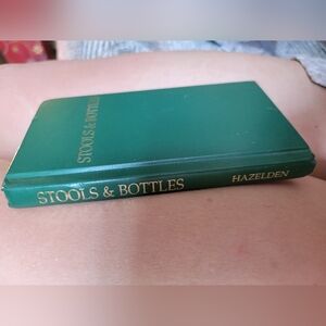 Flawless A STUDY OF CHARCTER DEFECTS 1970s VersionStools & Bottles Book Hazelden